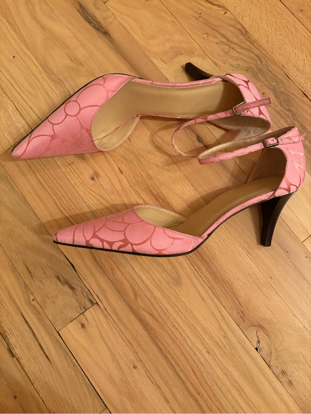 Pink Floral Pattern Pointed-Toe Slingback Heels